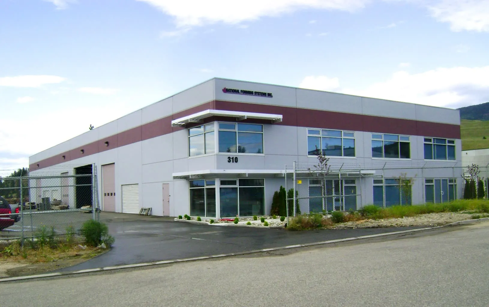 Poslovni objekt National Forming Systems v Kelowni, BC, Kanada